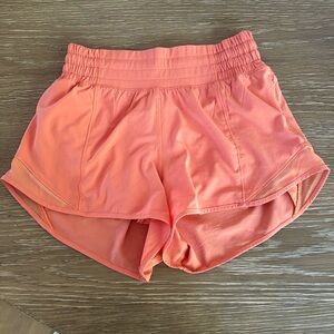 Lululemon High-Rise Hottie Hot Short 2.5 inch
